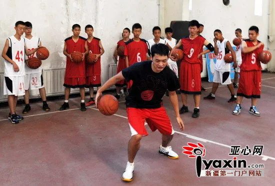 业余篮球运动员如何结合瑜伽提升技能_0